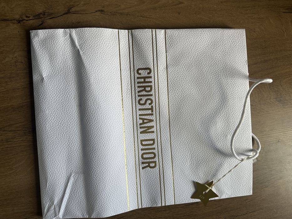 Пакети prada Feraggamo dior hermes Clarins Alo Kith kenzo cartier