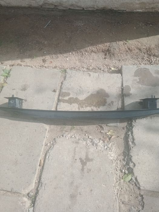 Усілитель бампера пасат б 6 В 6