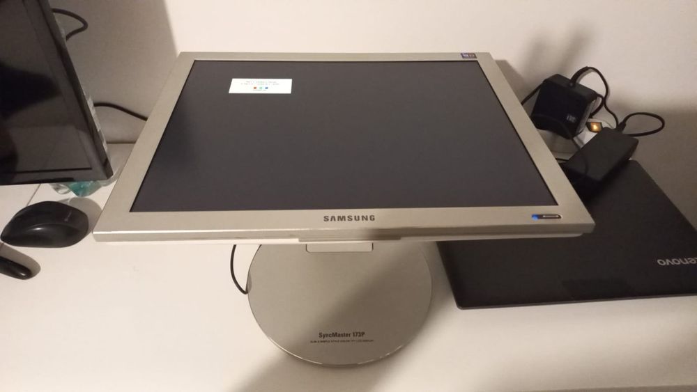 Monitory LCD sprawne