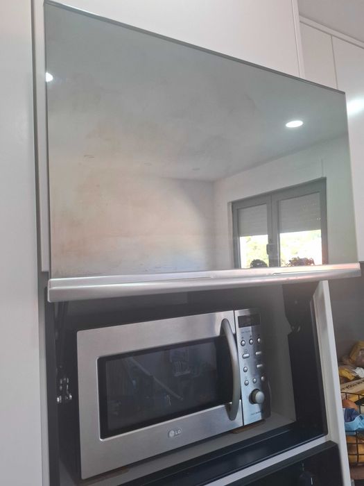 Microondas LG 19L com porta movel