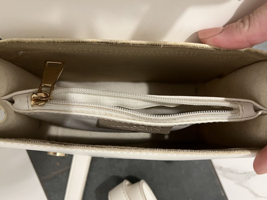 Маленька біла сумка