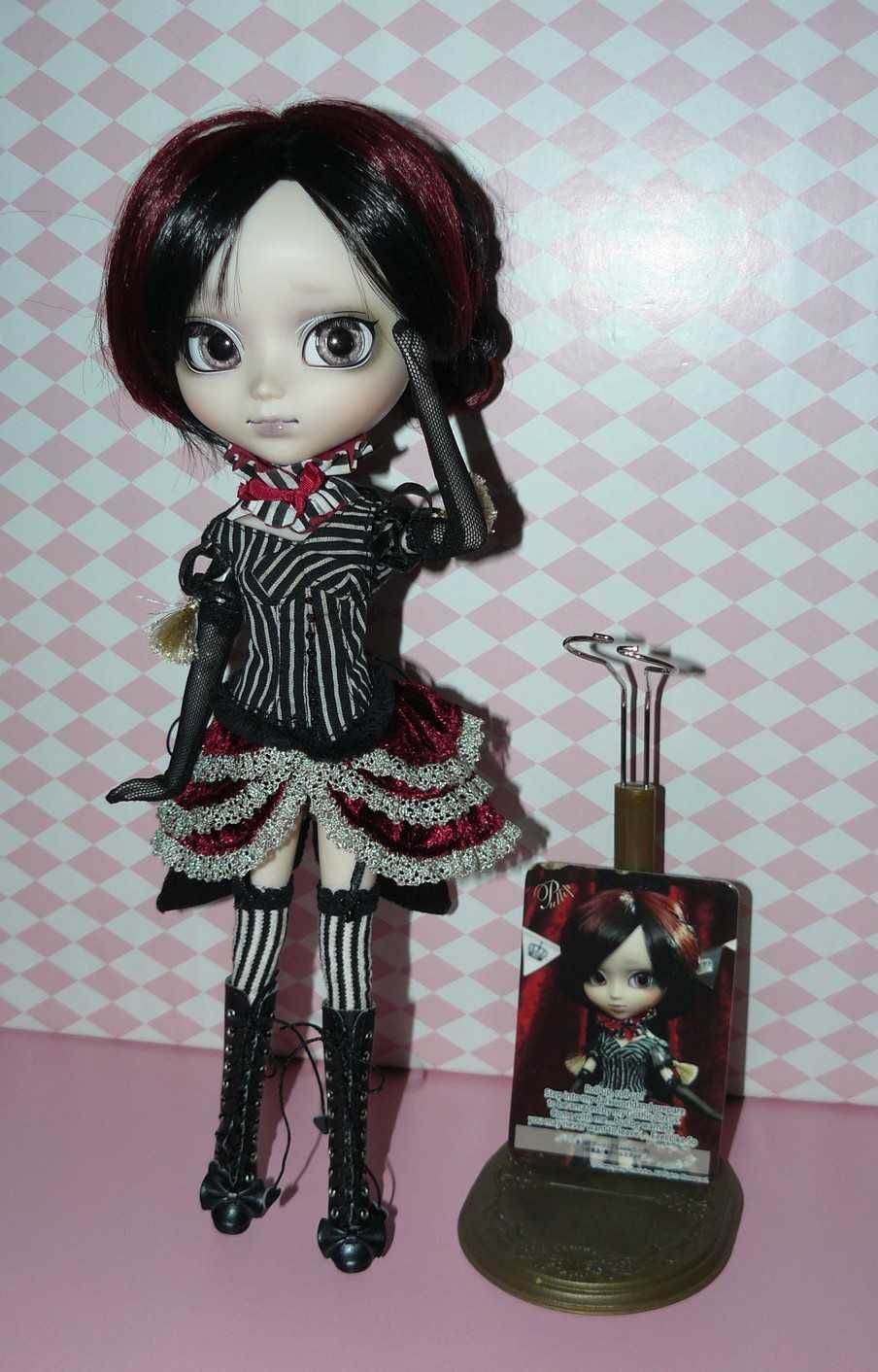 Laura Fashion Doll Laura Fashion Doll