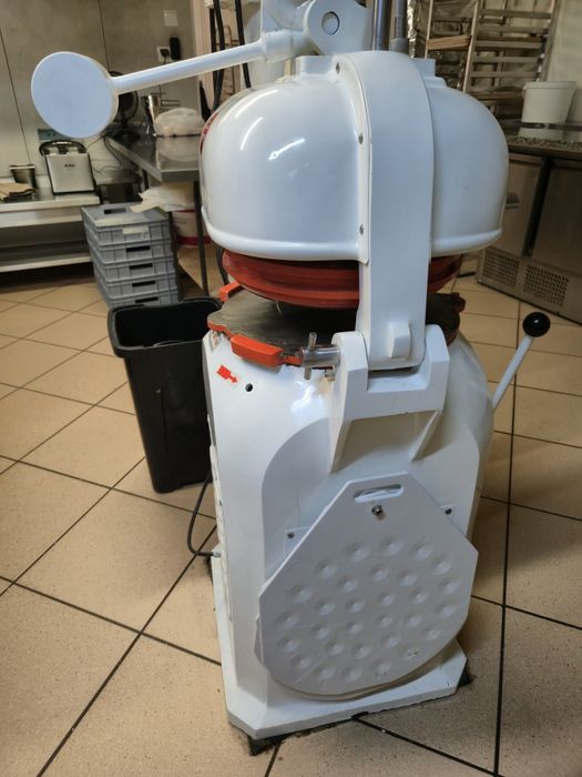 Dzielarko zaokrąglarka półautomat