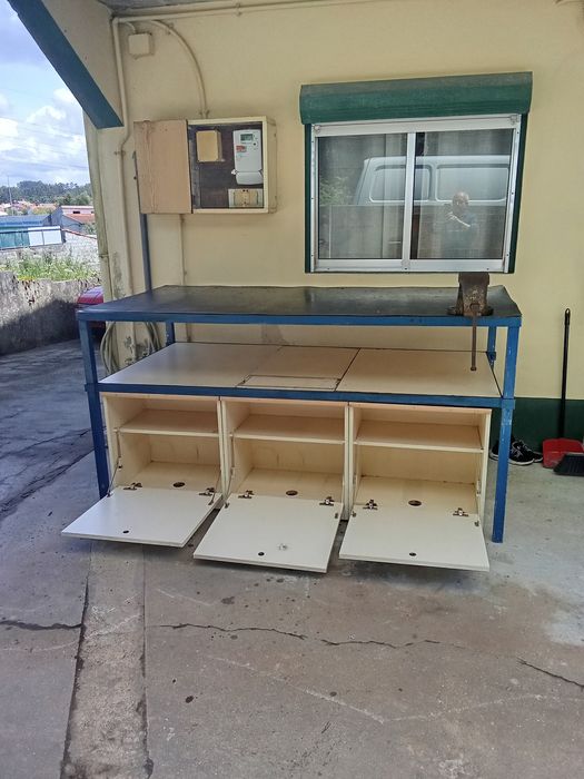 Varias Bancadas em ferro com Gavetas e tornos Oliva n 4