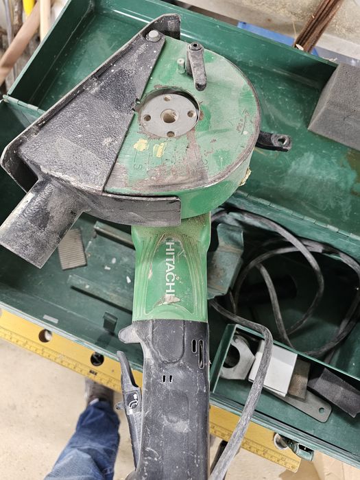 Bruzdownica Hitachi