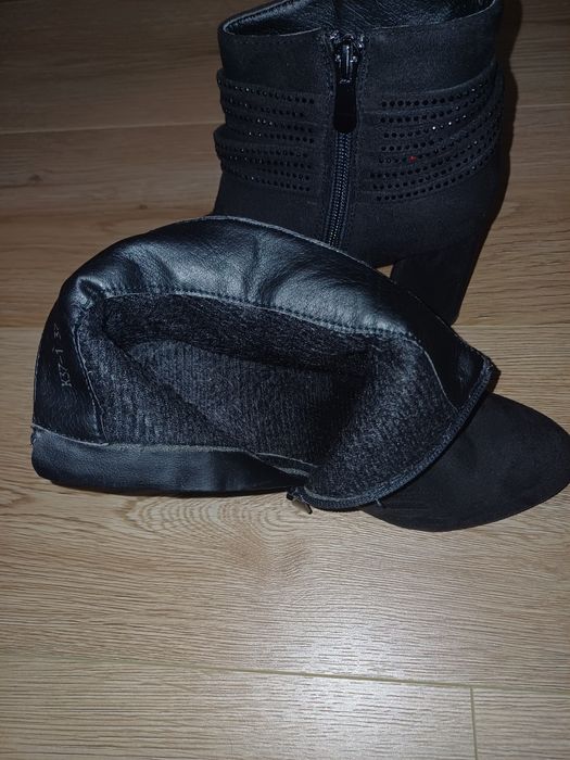 Ботинки жіночі на каблуку