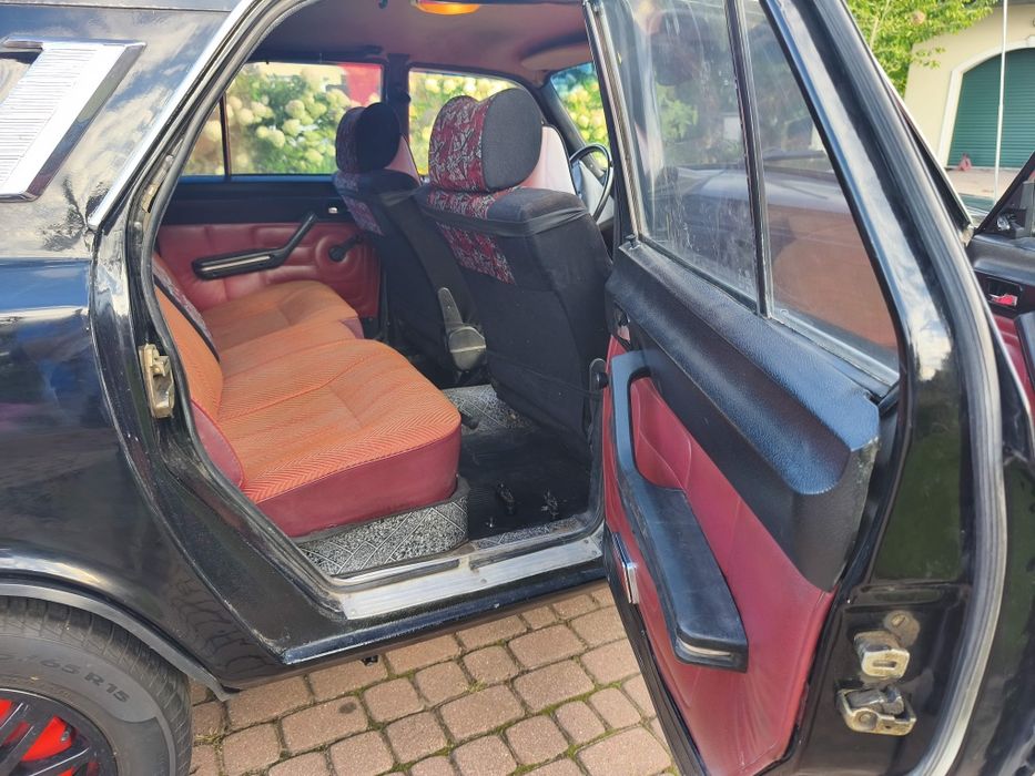 Wołga GAZ 2410 po małym tuningu