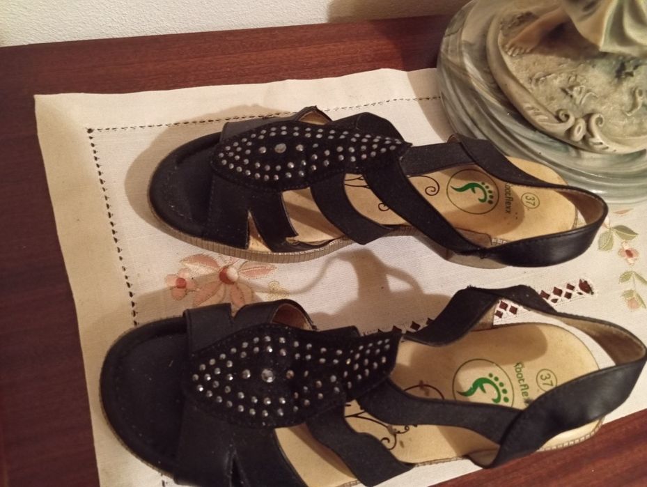 5 pares de sapatos / botas para senhora ( 36 / 37 )