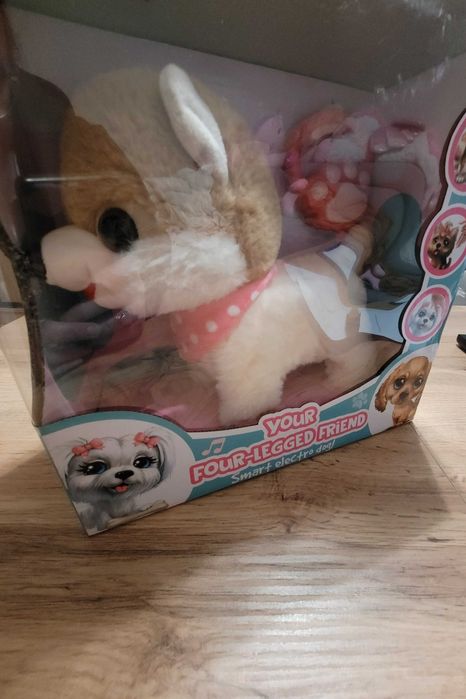 Piesek interaktywny na smyczy z pilotem