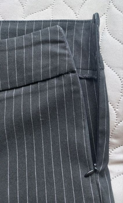 Spodnie bootcut z rozciętymi na dole nogawkami, 75% wiskozy