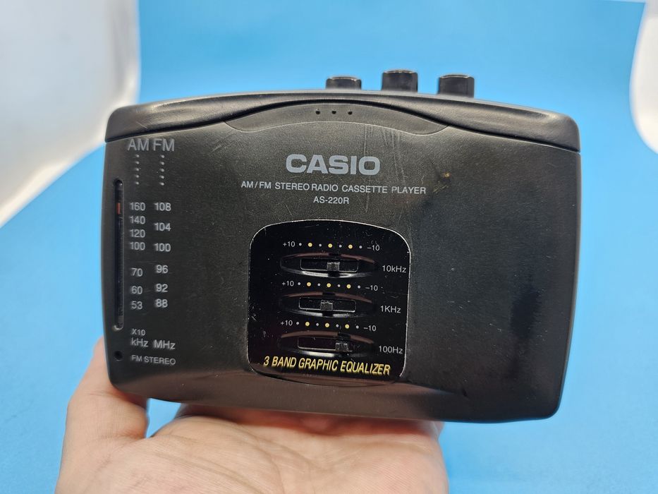 Вінтаж Касетний Плеєр Casio AS-220R з Радіо і Еквалайзером під Ремонт