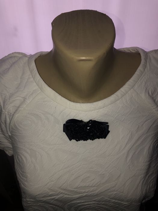 Белое платье прямого кроя