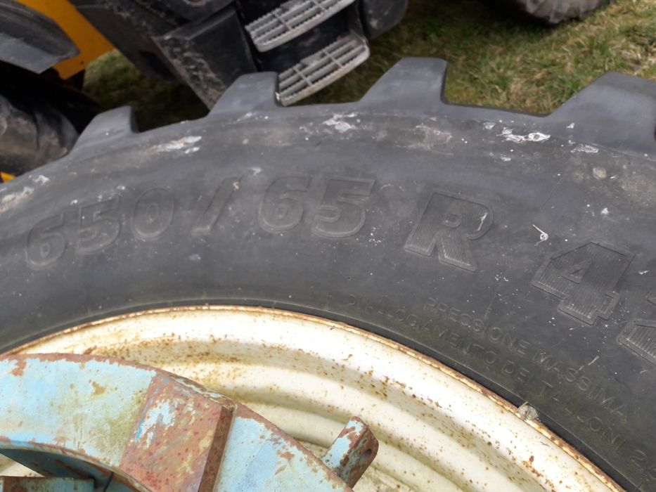 Koła blizniakcze do ciągnika Fendt John Deere.