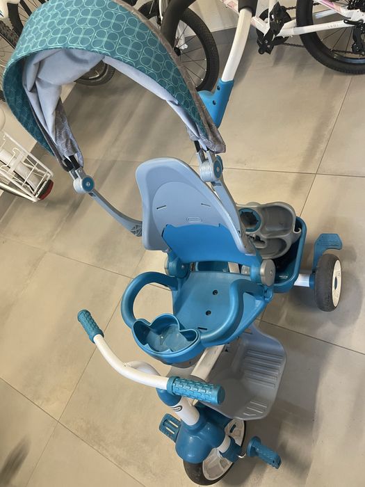 Rowerek trójkołowy z daszkiem