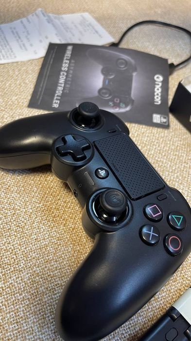 Оригінальний бездротовий геймпад Nacon Asymmetric Wireless Controller для PS4