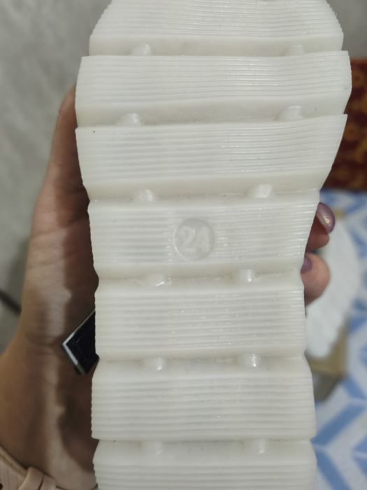 Продам нові туфельки на дівчинку 24 розмір