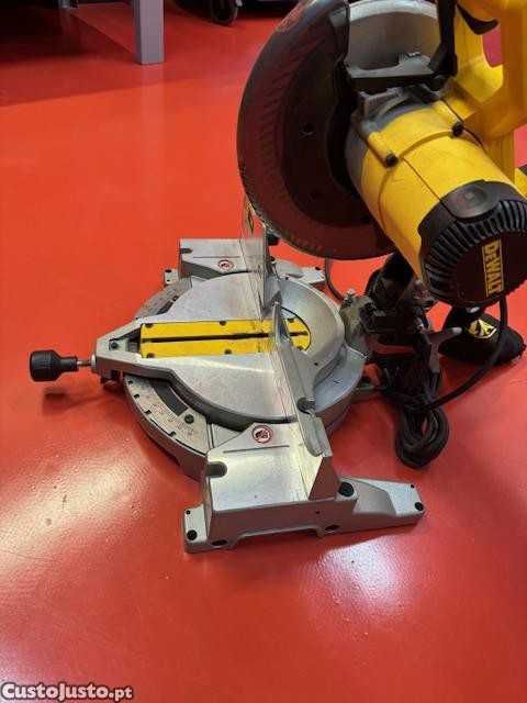 Serra de Esquadria Dewalt DW703-QS
