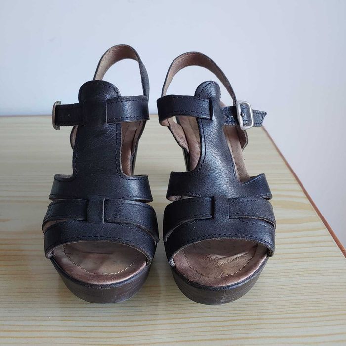 Sandálias pretas em pele Nr 35 - em Bom estado