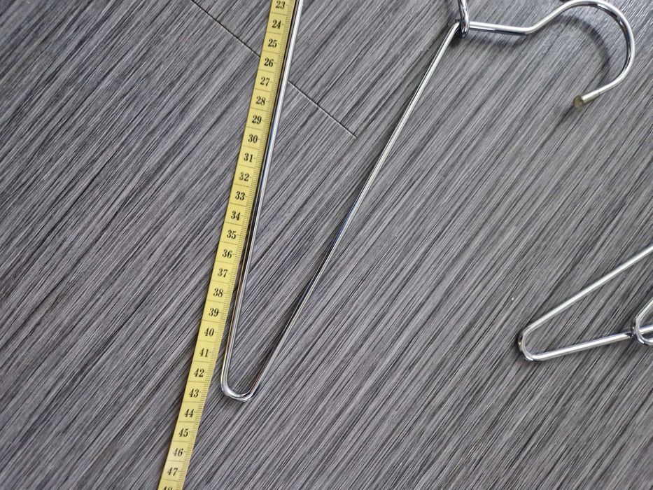 Metalowe wieszaki do ubrań