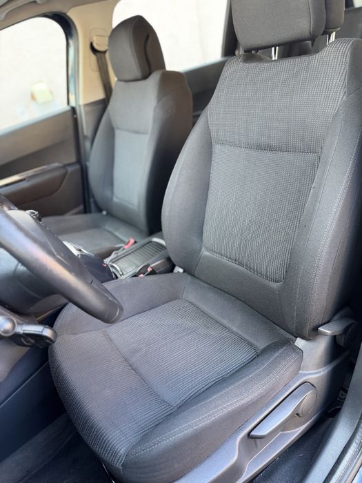 Пежо 5008 - 7 Мість