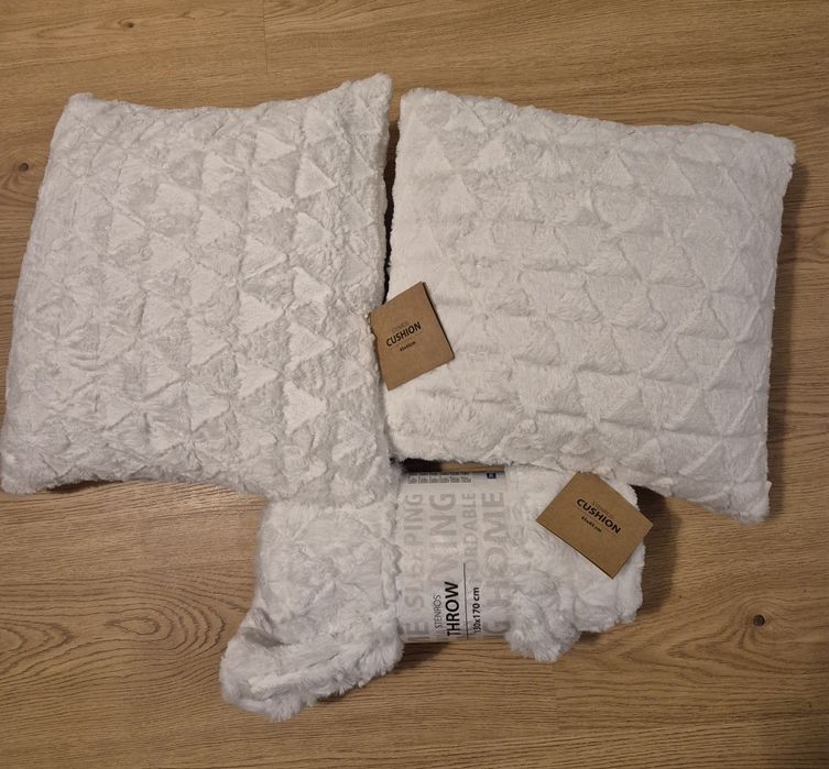 Komplet 2 poduszki + koc/narzuta JYSK, białe, nowe, nieużywane