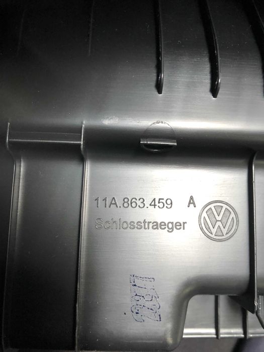Пластик замка багажника Volkswagen ID.4 панель задня ID4 обшивка
