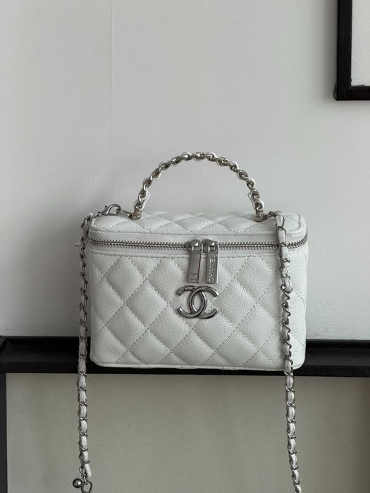 Сумка женская Chanel Classic Lambskin в серебре черная белая Шанель