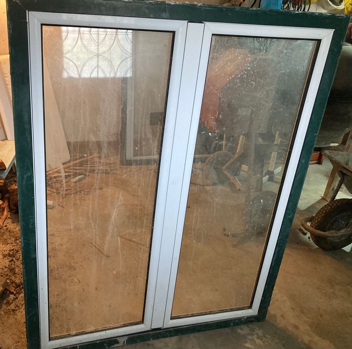 Vende-se janela com vidros duplos