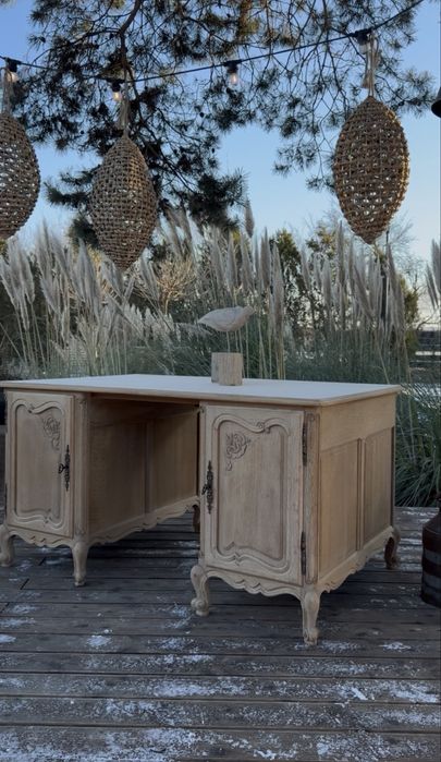 Dwustronne ludwikowskie biurko , stan surowy