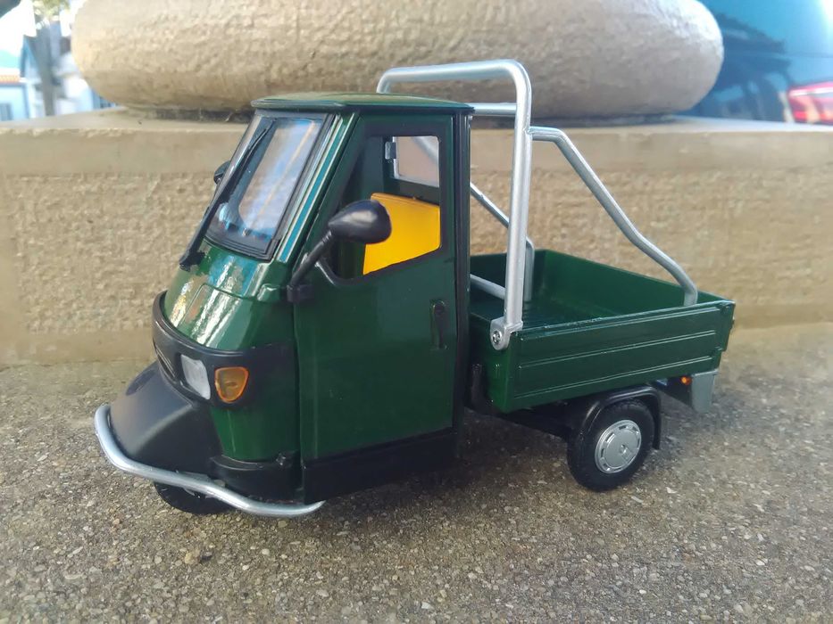 Antiga Miniatura Mota  Triciclo Piaggio Ape 50cc.