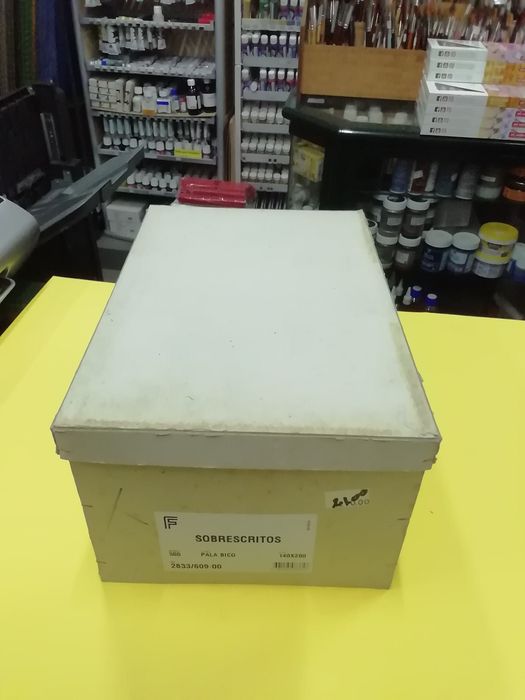 Caixa com 500 envelopes novos