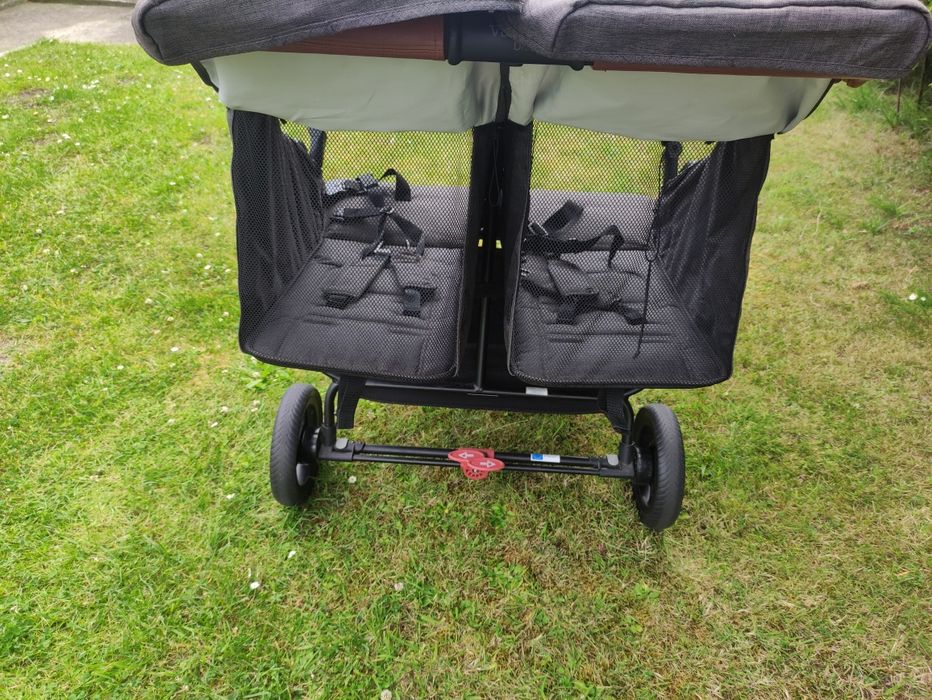 Wózek valco snap Duo trend Charcoal bliźniaczy rok po roku