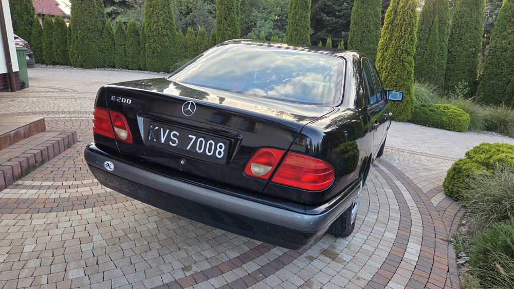 Mercedes-Benz E-Klasa W210 "Okular"
