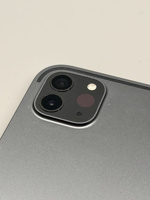 Apple iPad Pro 12.9″ (5th Generation) 256GB Wi-Fi, Space Gray