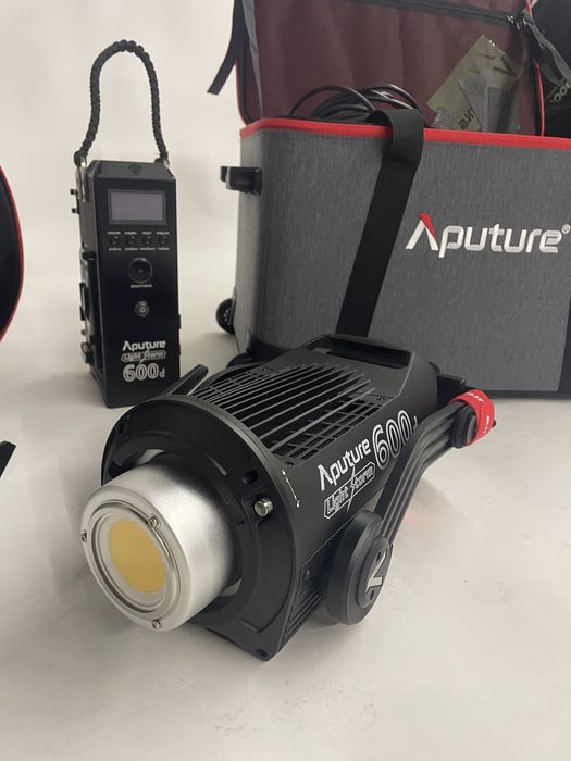 Studio Light Aputure 600d + Extras
