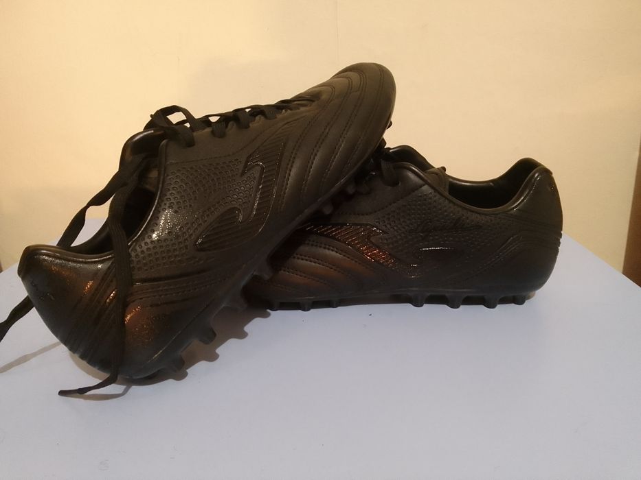 Botas de futebol JOMA tamanho 42 - novas e  prontas para o campo
