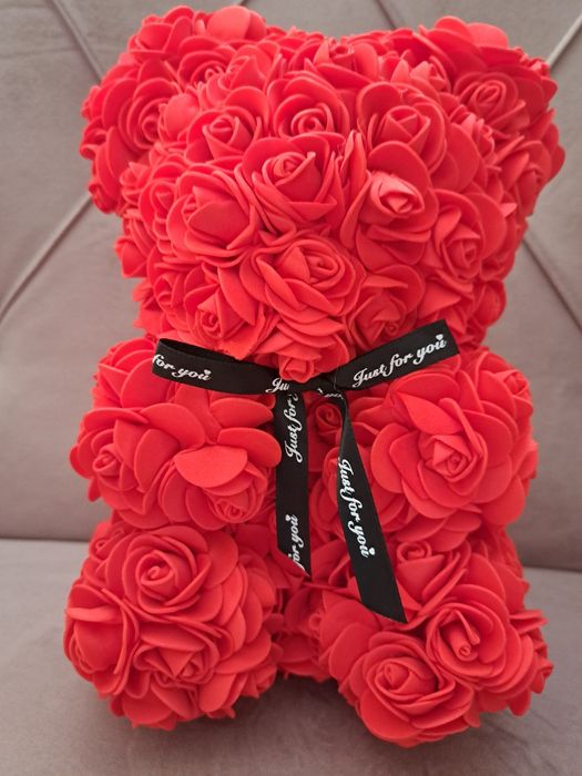 Miś z róż kwiatów czerwony rose teddy, piankowe róże, ozdoba 25cm Wale