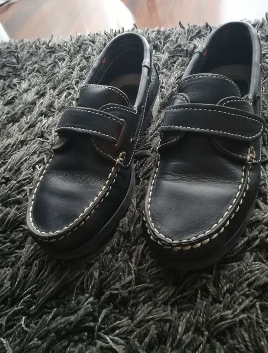Sapatos em pele praticamente novos