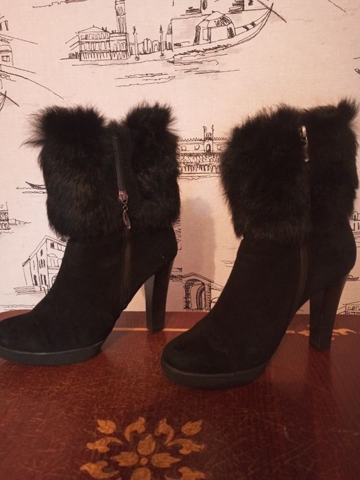 Продам нат замшевые сапоги зимние