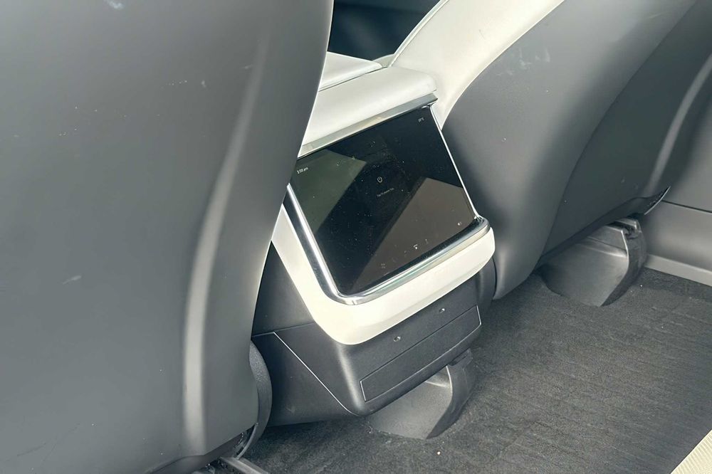 Tesla Model X      2022