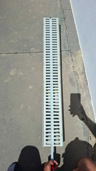 Caleira / Canal de Drenagem PVC com Grelha – 1 Metro