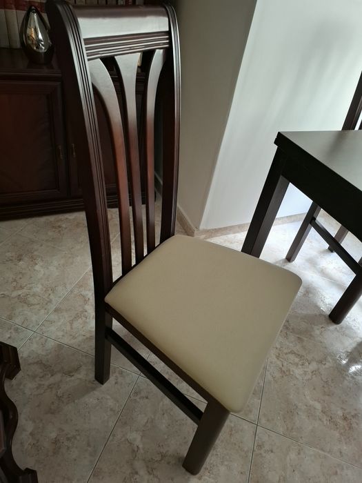Mesa com 4 cadeiras
