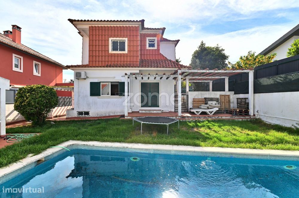 Moradia T4 com piscina - Livramento, Estoril