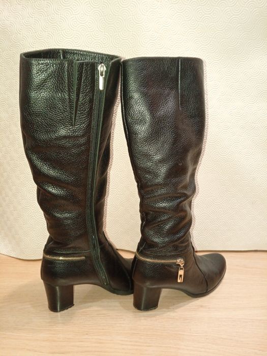 Кожаные женские сапоги