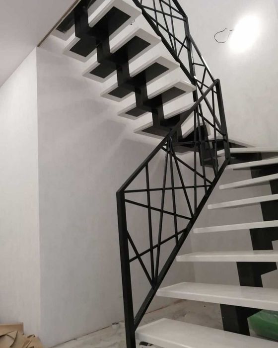 Сходи, металеві сходи, сходи в дім сходи на другий поверх, сходи з монтажем, виготовлення сходів зварні сходи, металокаркас сходів СХОДИ