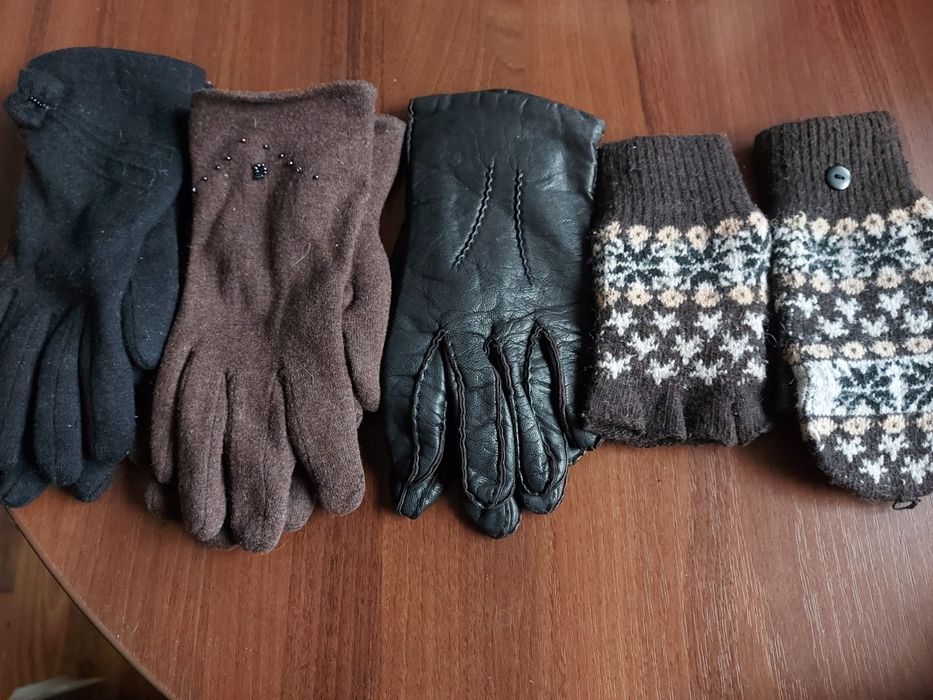 Зимові шапки,рукавиці,хомут.