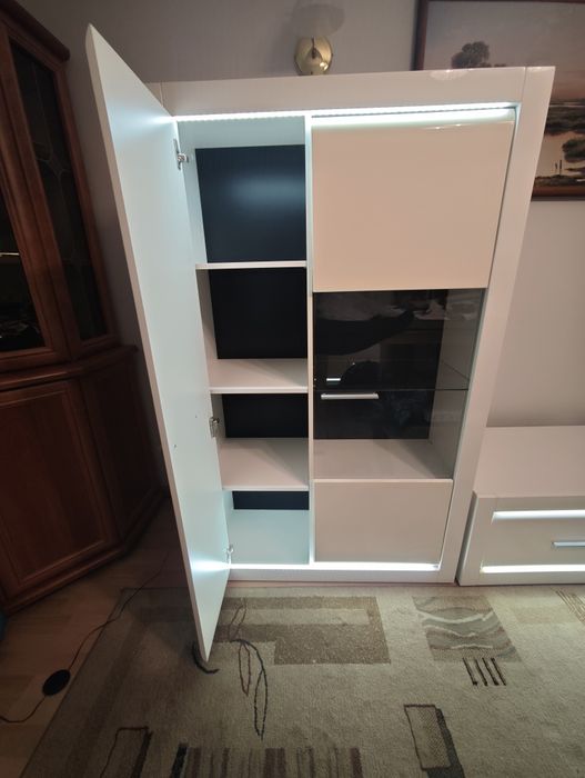 Witryna, szafka, komoda L- light z listwą LED Agata Meble zestaw kompl