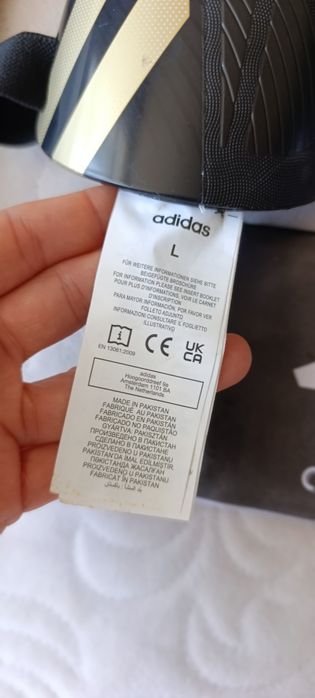 Футбольні щитки від adidas розмір L