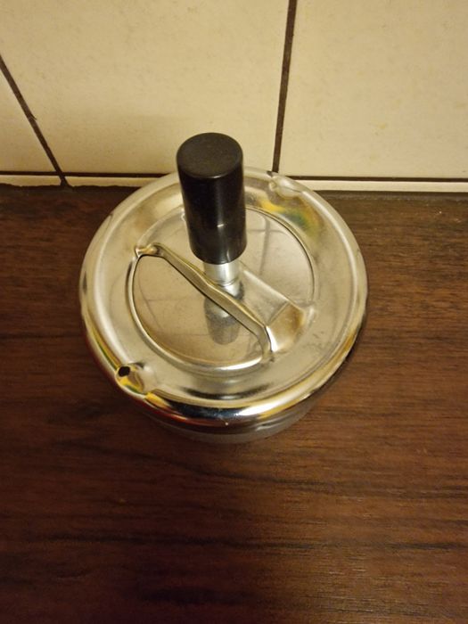 Popielniczka metalowa