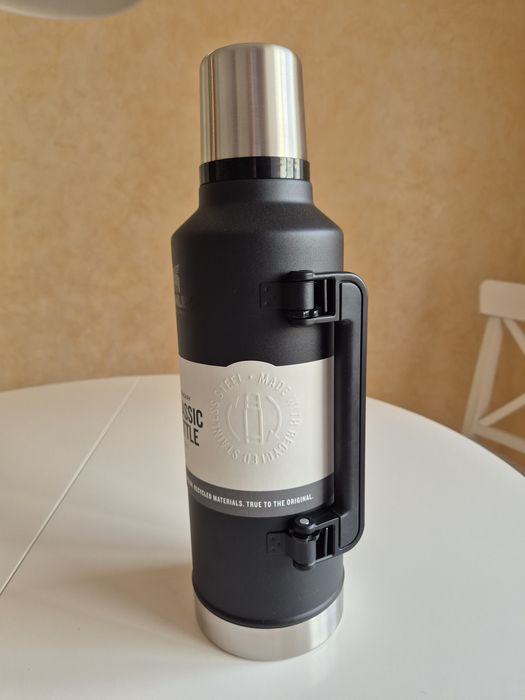 Термос Stanley Classic Bottle 2.3л. Чорний з США
